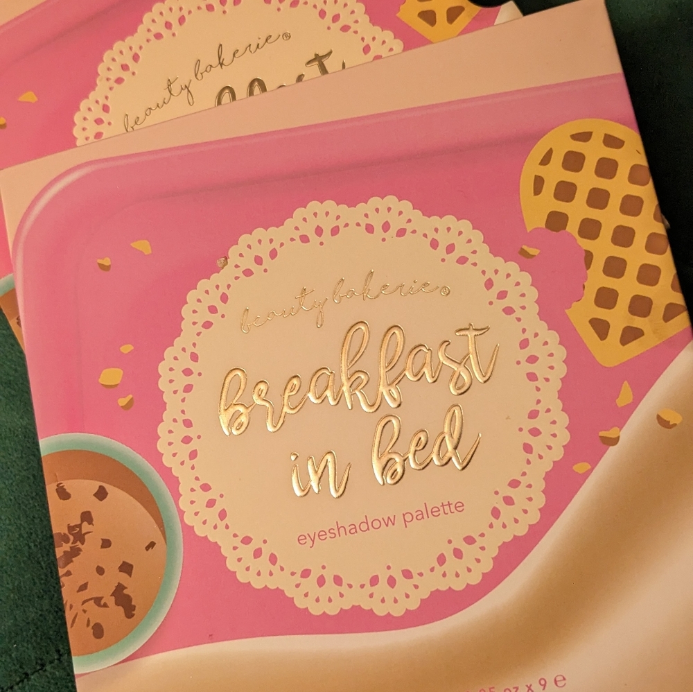 Beauty Bakerie eye shadow palette